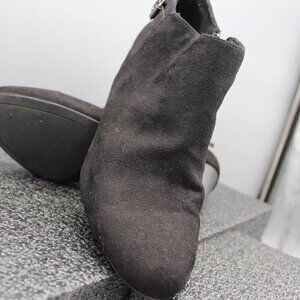 Comfort Plus by Predictions  Black Heel Women's Size 11 Shoes